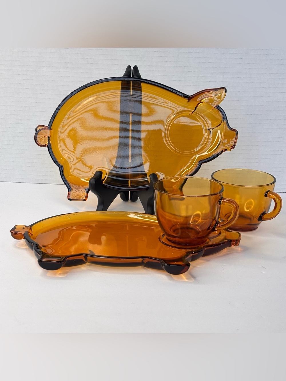 Vtg  1980’s Tiara Amber Glass Pig Snack Plates and Cups in Original Box Set Of 2
